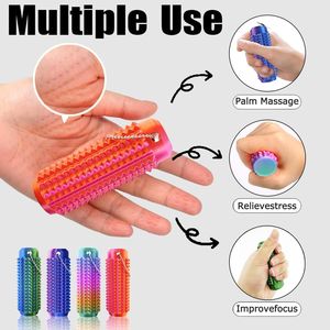 4 Pezzi Little Pain Ouchies Fidget Cubes Portachiavi Sensoriale per Adulti e Adolescenti, Giocattolo Cubo Stimolante 3D Stampato con Punte Spinosi - Product Image 4