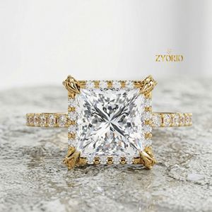 แหวนหมั้นทรงกลมประดับสามเม็ดเงินแท้ 925 ดีไซน์คลาสสิกสำหรับผู้หญิง - Product Image 3