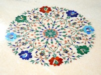 Nouveau dessus de table rectangulaire en marbre italien de qualité supérieure avec incrustation de marbre blanc moderne de l'exportateur indien