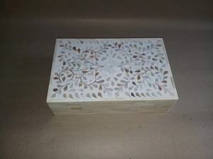 Caja Organizadora de Lujo con Incrustaciones de Hueso, el Accesorio de Decoración para el Hogar Más Vendido, Ideal para Joyas, Regalos y Accesorios, Disponible para la Venta - Product Image 3