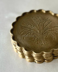 Posavasos de Latón Dorado de Primera Calidad con Borde Festoneado, Diseño Intrincado de Trigo, Vajilla Hecha a Mano para el Hogar, Hotel o Restaurante - Product Image 4