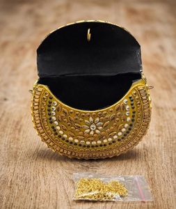 Pochette de soirée élégante en métal argenté rectangulaire, ornée de miroirs et de pierres Kundan, pour mariages et événements festifs - Product Image 2