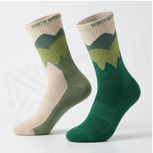 Calcetines Deportivos con Patrón Geométrico Verde, Transpirables, para Senderismo, para Adultos, Temporada de Primavera - Product Image 3