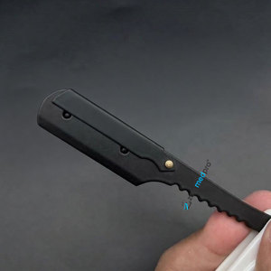 Rasoir droit en acier durable avec logo gravé sur mesure, noir et blanc, avec manche en plastique pour le rasage du visage - Product Image 3