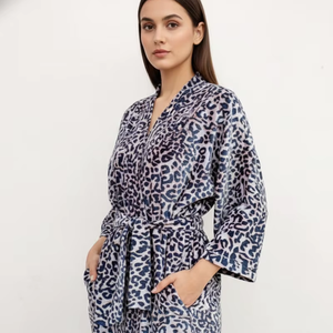 ชุดกิโมโนกำมะหยี่สำหรับผู้หญิง คอวี ปิดด้วยเชือกผูก แขนยาวเต็มตัว ลายพิมพ์ ดีไซน์หรูหรา สไตล์สง่างาม สำหรับฤดูหนาว/ฤดูใบไม้ร่วง - Product Image 1