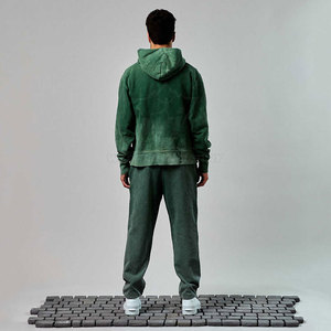 Chándal moderno con efecto descolorido para hombre, tejido ligero y elástico, ideal para entrenamiento en el gimnasio y estilo casual urbano. - Product Image 4