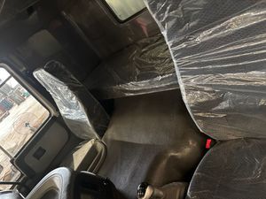 شاحنة فان مغلقة HICA HOWO 4x2 مع صندوق شحن واسع للنقل الآمن والفعال - Product Image 5