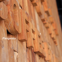 Elegantes Paneles de Pared de Teca Reciclada PANGESTU Indonesios con Diseño Geométrico Moderno para Entretenimiento en el Hogar
