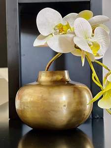 Jarrón Alto de Metal Dorado Moderno, Hecho a Mano en Latón, Decoración para Bodas y Fiestas, para Arreglos Florales Navideños - Product Image 2