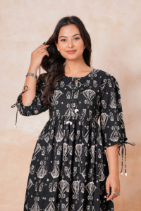 Robe trois-quarts à imprimé floral, manches bouffantes, coupe ajustée et évasée - Product Image 5