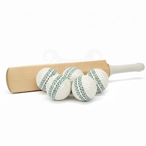 Pelota de Cricket Profesional IBEX HILLS de Cuero con Núcleo de EVA, con Forma Superior, Agarre Mejorado y Vuelo Consistente para Práctica - Product Image 5
