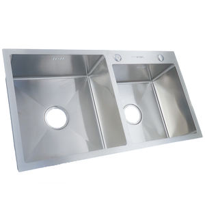 Évier à double cuvette fait à la main en acier inoxydable 304 de haute qualité prêt à être expédié pour la rénovation de la cuisine ou de nouveaux projets - Product Image 3