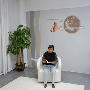 Fauteuil pivotant moderne à 360 degrés, dossier haut, en velours beige, avec accoudoirs ronds pour salon - Product Image 6