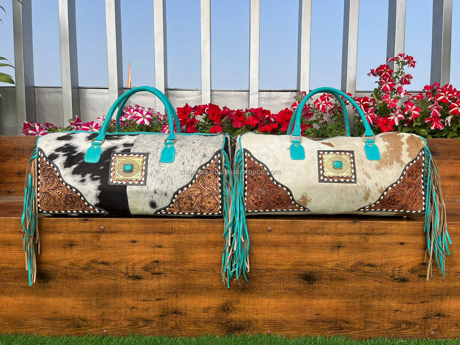 เทอร์ควอยซ์กับหนังวัวสีน้ำตาล