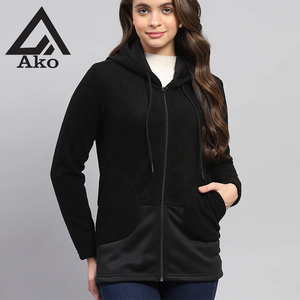 เสื้อฮู้ดซิปสีดำสุดเทรนดี้ พร้อมรายละเอียดผ้าที่โดดเด่น ความสบายที่เหนือระดับ เหมาะสำหรับลุคสบายๆ แต่ดูหรูหรา โดย Ako - Product Image 1