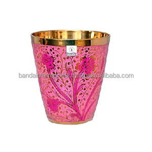 แก้วน้ำดื่มโลหะพร้อมแก้วน้ำทองเหลืองสีชมพูและสีทองดีไซน์แกะสลักสำเร็จรูปสีชมพูและสีทอง - Product Image 1