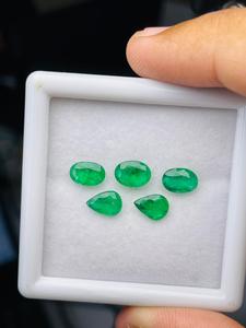 Esmeralda natural, 5 piezas de piedras preciosas de grado AAA, súper brillo, bonito color verde, corte perfecto, pulido y elaboración para cualquier uso en joyería. - Product Image 6