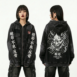 Hoodie oversize pour femme 350 GSM rouge vieilli, imprimé chauve-souris sur la poitrine, motif crâne flamboyant au dos, style gothique punk rock streetwear - Product Image 3