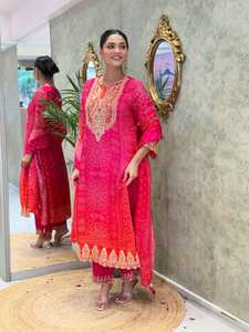 Salwar Kameez ethnique indien pakistanais en Chinon pur, avec broderie lourde, travail de codage, de Dori et de sequins, élégant, pour la plage, séchage rapide, festif - Product Image 3