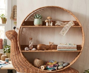 Étagère murale en rotin naturel faite à la main en forme d'escargot avec 3 niveaux pour la chambre d'enfant, la crèche et la décoration de la maison - Product Image 3