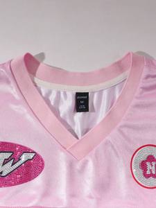 Camiseta de Fútbol Rosa con Pedrería para Mujer, Estilo Y2K, con Gráficos Brillantes y Número, Personalizable al por Mayor, Jersey de Fútbol Americano - Product Image 5