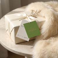 Étiquettes suspendues en carton de luxe avec logo personnalisé, étiquettes personnalisées pour vêtements, chaussures, chaussettes, étiquettes couleur personnalisées, respectueuses de l'environnement