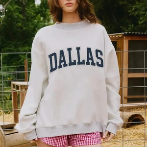 เสื้อสเวตเชิ้ตผู้หญิงทรงโอเวอร์ไซส์ ปักลายตัวอักษรฮิวสตัน คอกลม แขนยาว สีครีม ทรงหลวม ไหล่ตก - Product Image 4