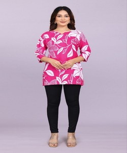 Haut en coton fantaisie à imprimé numérique, modèle 84945 rose - Product Image 2