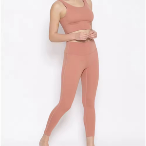 Ensemble de vêtements de sport pour femmes de haute qualité, personnalisé, 2 pièces, hauts courts, ensemble de yoga, léger, respirant, respectueux de l'environnement, ensembles avec logo personnalisé - Product Image 6