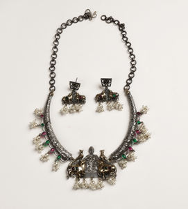 Parure de collier et boucles d'oreilles bohème en laiton plaqué or et argent antique bicolore, ornée d'éléphants et de pierres d'onyx, pour mariée et femme - Product Image 6
