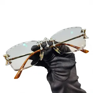 Gafas de Sol de Lujo Ligeras y Transparentes con Diamantes de Moissanita VVS, Antideslumbrantes, Protección UV, Diseño Clásico y Moderno, Personalizadas y Elegantes - Product Image 1