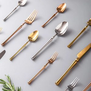 Cubiertos de lujo de metal dorado, juego de cubiertos de acero inoxidable PVD dorado para boda, cubiertos plateados con acabado de acero espejado. - Product Image 1