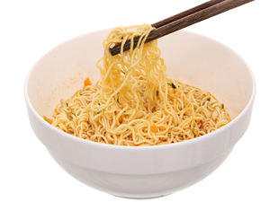 บะหมี่กึ่งสำเร็จรูป 3 มี้น โกลด์ รสเนื้อตุ๋นสมุนไพร คุณภาพเยี่ยม ยี่ห้อเวียดนาม บรรจุกล่อง 65 กรัม/แพ็ค - Product Image 5