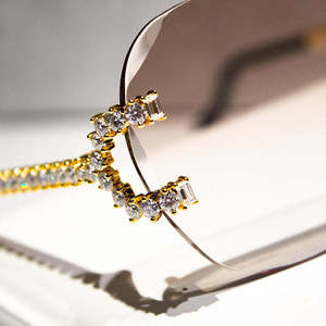 Gafas de Sol de Lujo sin Montura con Lentes Degradados y Detalles de Cristal, Unisex, 100% Protección UV, para Adultos - Product Image 3