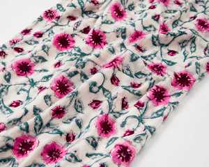 Tissu Popeline Florale 100% Coton 53/54 Pouces Blanc Rouge Bleu Imprimé Botanique Respirant Textile de Maison Tissé Fil Peigné Moyen - Product Image 1