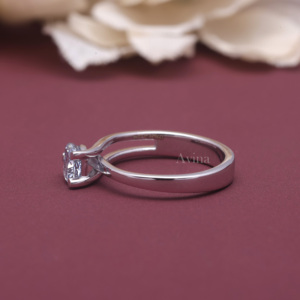 Bague de fiançailles en diamant de laboratoire taille coussin certifié IGI, en argent sterling 925 massif, avec sangle fendue croisée, style solitaire - Product Image 5