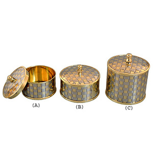 Píxide de Latón con Trabajo de Matización Hecho a Mano |   Contenedor Decorativo para Hostias de Comunión – DOUBLE VEE EXPORTS - Product Image 1