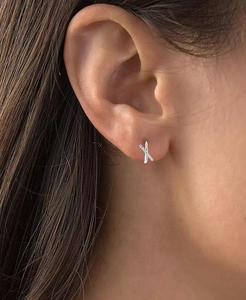 Pendientes de aro Huggie extra pequeños con circonita cúbica cruzada, 0,43 "| Macy's - Product Image 2