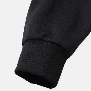 Haut à capuche streetwear, silhouette décontractée, tissu confortable, tenue urbaine moderne, vêtement pour la saison hivernale, confortable et élégant - Product Image 6
