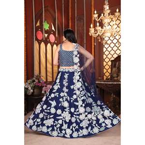 Vestido de Noche Lehenga Choli con Bordado de Hilo Grueso y Diseño Intrincado para Fiestas - Product Image 4