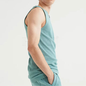 เสื้อกล้ามผู้ชายสไตล์นักกีฬา ผ้าเนื้อนุ่มน้ำหนักเบา สวมใส่สบาย เหมาะสำหรับออกกำลังกาย เล่นกีฬา วิ่ง และกิจกรรมกลางแจ้ง - Product Image 2