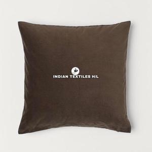 Housse de coussin carrée en velours H/L, style minimaliste, couleur unie, imprimée, lavable, pour la décoration, par Indian Textiles - Product Image 5