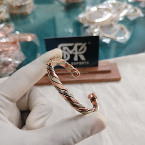 Bracelets en cuivre faits à la main deux tons conception torsadée manchette ouverte Kada Bracelet Bracelet brassard bijoux de guérison pour hommes et femmes - Product Image 5