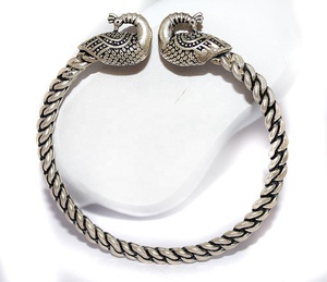 Bracelet manchette ouvert torsadé en argent sterling 925 massif oxydé, motif double tête de paon, bijoux ethniques raffinés, vente en gros - Product Image 2