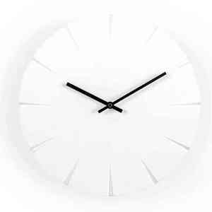 Horloge murale vintage au design unique, style antique pour la décoration de la maison, mouvement à quartz silencieux, design classique. Disponible à la vente. - Product Image 4