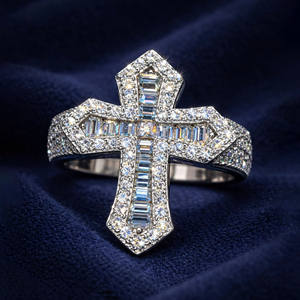 Bague de fiançailles unisexe en argent sterling 925 avec croix de moissanite et diamants, style hip-hop, coupe baguette glacée - Product Image 1