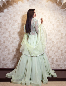 Elegante Vestido de Noche de Georgette con Cuello Alto, Corte Imperio, Manga de Pétalo, Adorno de Cuentas, Largo hasta el Suelo, Cola Barrida y Color Sólido - Product Image 2