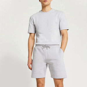 Ensemble streetwear : Sweat-shirt oversize et pantalon de jogging – Collection premium mode urbaine avec logo personnalisé – Ensemble streetwear superposé avec hoodie - Product Image 4