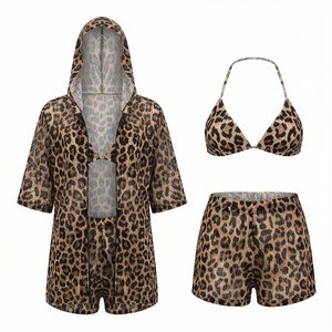 Ensemble bikini 3 pièces imprimé léopard pour femme avec short de plage à capuche et haut de maillot de bain à bretelles croisées - Product Image 1