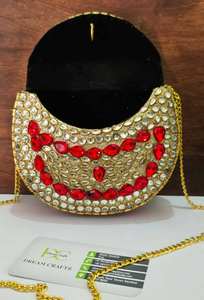 กระเป๋าคลัทช์แบบสะพายไหล่โลหะสุดหรูและมีระดับ เหมาะสำหรับงานแต่งงานและทุกชุด มีให้เลือกหลากหลายสไตล์และขนาด - Product Image 4